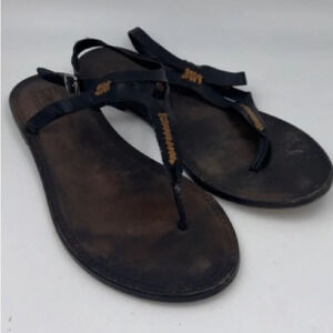 Frye stitched genuine leather ankle strap t-strap thong sandals